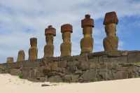 30 Dos sculptés des Moai (le soir)