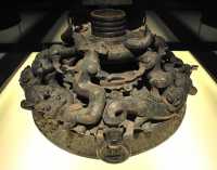 060 Support de tambour - Printemps et automne (6°s.-476) Bronze