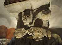 74 Chapiteau - Crypte