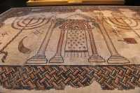 10 Mosaique de la synagogue de Beth Shean (5°-7°s.AD) Au centre, voile (parokhet) de a Torah