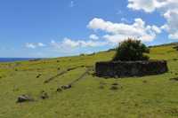 08 Maison bateau et maison ronde - Ahu Tepeu B