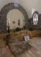 07 La table du Christ (Mensa Christi) est le rocher, peut-être celui-ci, sur lequel il a partagé le pain et le poisson avec ses disciples