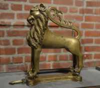 73 Aquamanile en laiton (± 1400) Région de Nuremberg