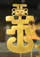 123 Pendentif en or - Personnage ailé - Colombie Tolima (5°-10°s)