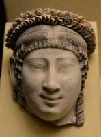 042 Masque funéraire gréco-romain de femme (0-50 après JC) Plâtre stuqué